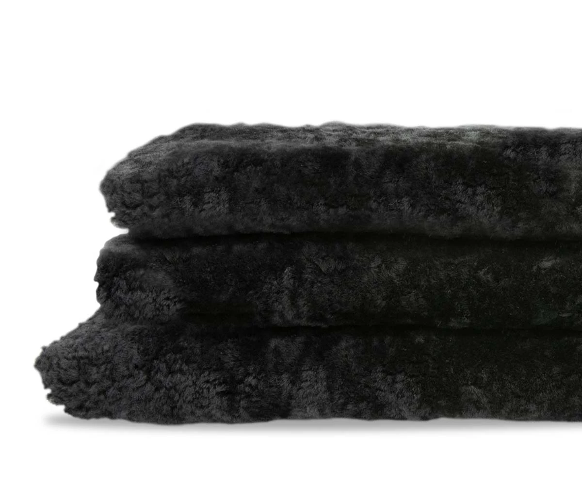 A17 Curly Double Pelt - Black 1 A17 Curly Double Pelt - Black