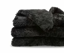 A17 Curly Quad Pelt - Black