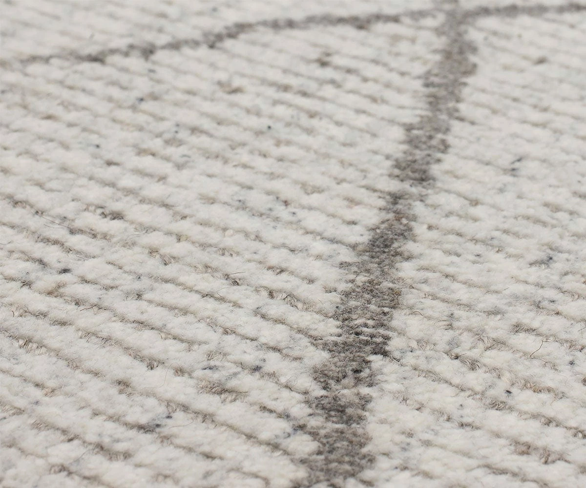 K01 Tangier Tribal Diamond Rug Runner - Silver 4 K01 Tangier Tribal Diamond Rug Runner - Silver - Image 4