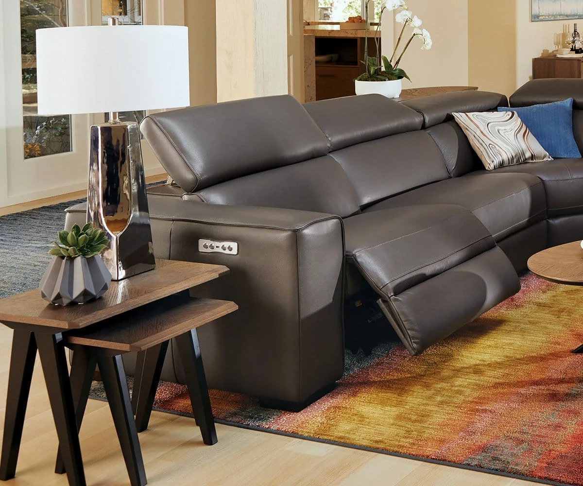 L06 Skyldr Table Lamp - Silver 2 L06 Skyldr Table Lamp - Silver - Image 2