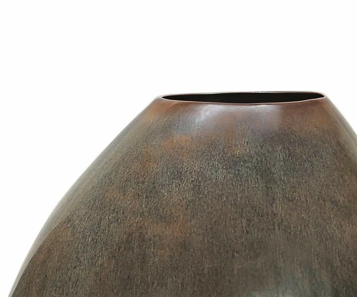 Q05 Glama Boulder Vase 2 Q05 Glama Boulder Vase - Image 2